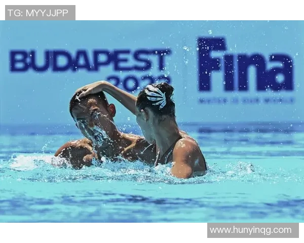 游泳姿势解析与技巧提升：从蛙泳到自由泳的完美转换与技巧优化